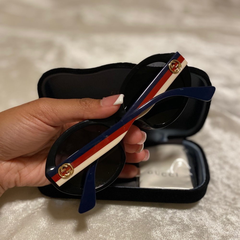 Women’s Gucci glasses